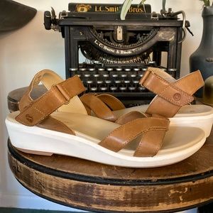 Hush Puppies The Body Shoe Leather Sandal